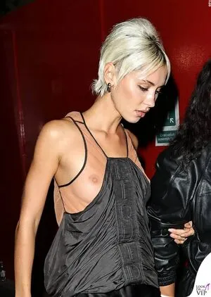 Iris Law OnlyFans Leaked Free Thumbnail Picture - #OKel60rmkO