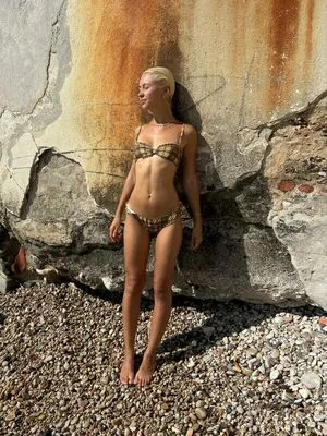 Iris Law OnlyFans Leaked Free Thumbnail Picture - #VZEMkNm2Yg