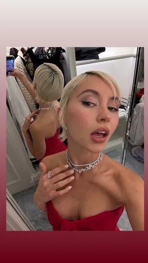 Iris Law OnlyFans Leaked Free Thumbnail Picture - #WRddlqo7ui