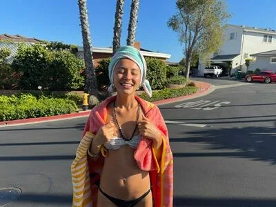 Iris Law Thumbnail Picture