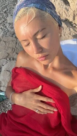 Iris Law OnlyFans Leaked Free Thumbnail Picture - #hB3y5TtrdX