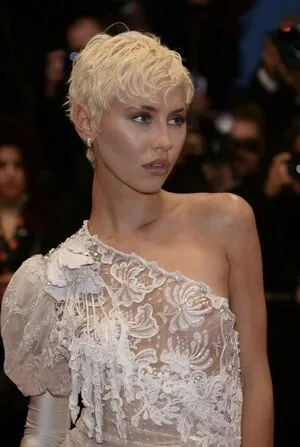 Iris Law OnlyFans Leaked Free Thumbnail Picture - #nwvsaoF2Sy