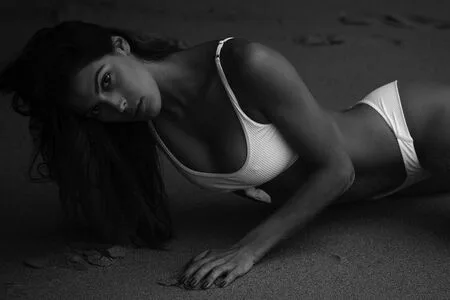 Iris Mittenaere OnlyFans Leaked Free Thumbnail Picture - #HLbIRG58EL