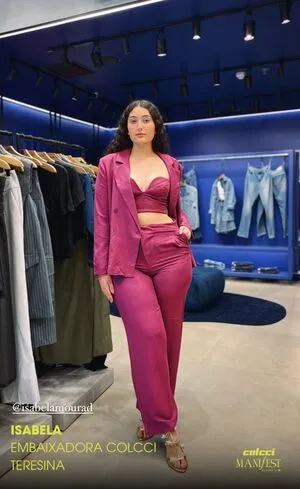 Isabela Moura Thumbnail Picture