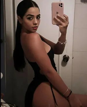 Isabella Giraldo Thumbnail Picture