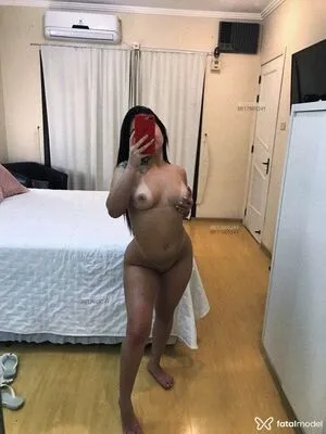 Isadora Aliardi Thumbnail Picture