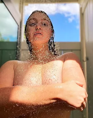 Iskara Lawrence Thumbnail Picture