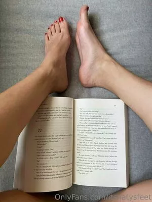 Itsnatysfeet Thumbnail Picture