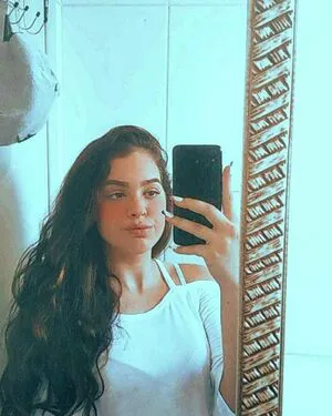 Izabelly Linhares Thumbnail Picture