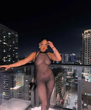 Izzy Clark Thumbnail Picture