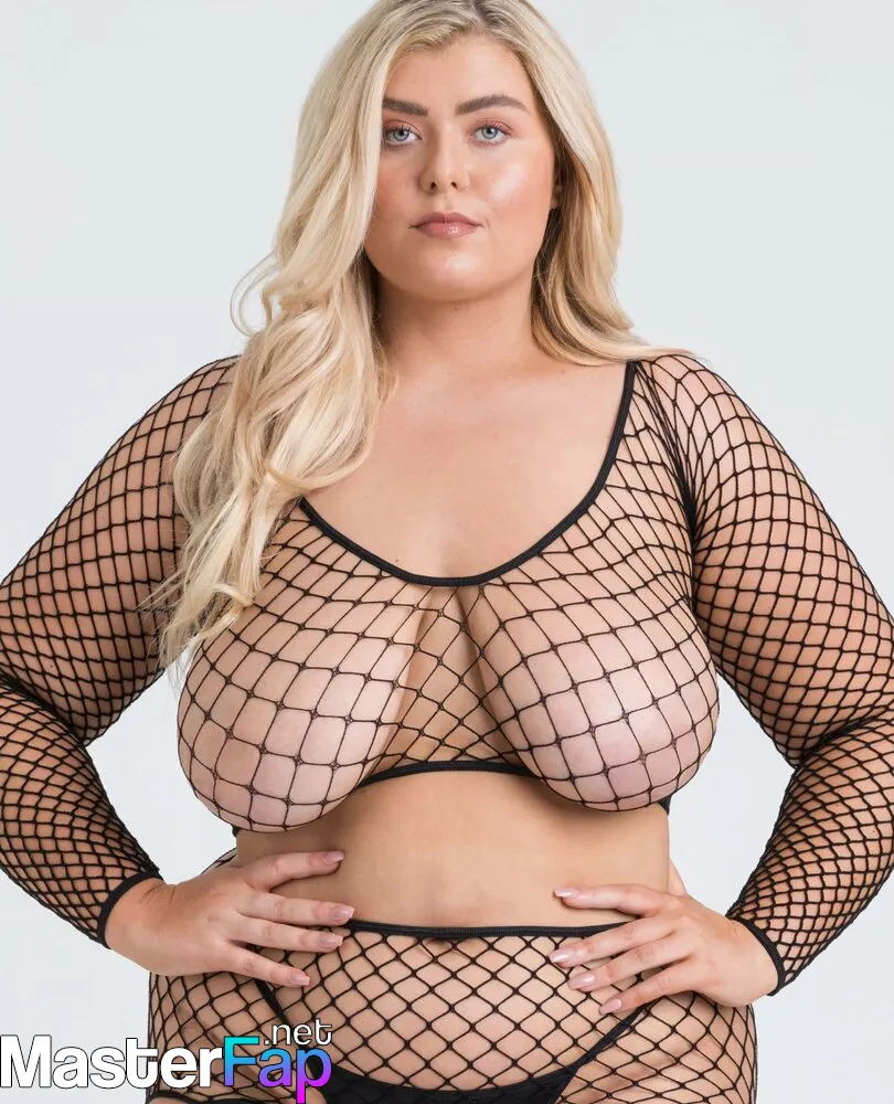 Izzy nicholls desnuda