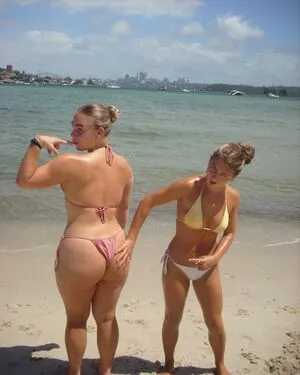 Izzy Swin Thumbnail Picture