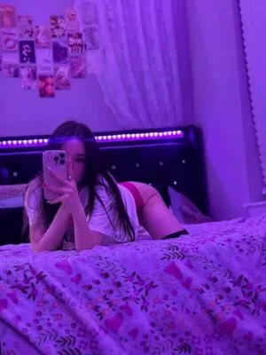 Izzyuwuu Thumbnail Picture