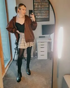 Izzywinterz Thumbnail Picture