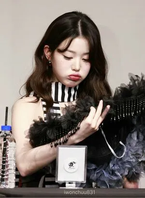 Jang Won Young Thumbnail Picture
