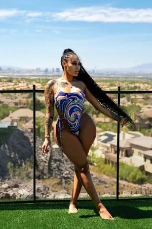 Jania Meshell Thumbnail Picture