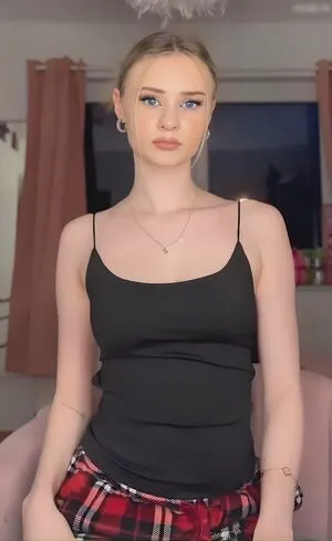Jasmin Schneider Thumbnail Picture