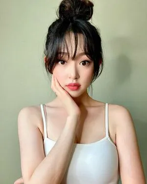 Jasmine Cho Jazzycho Thumbnail Picture