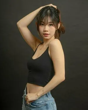 Jennifer Jeo Thumbnail Picture