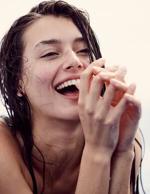 Jessica Clements Profile Thumbnail