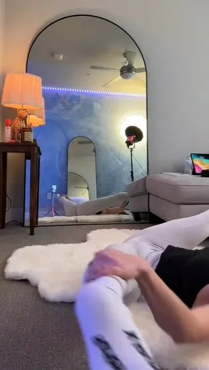 Jiggly Jessicaa Thumbnail Picture