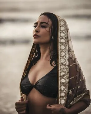 Jinal Joshi Thumbnail Picture