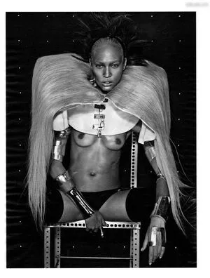 Joan Smalls Thumbnail Picture
