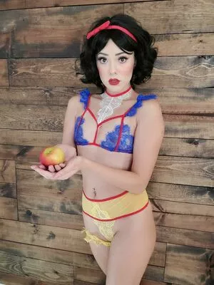 Joasie Brosas Profile Thumbnail