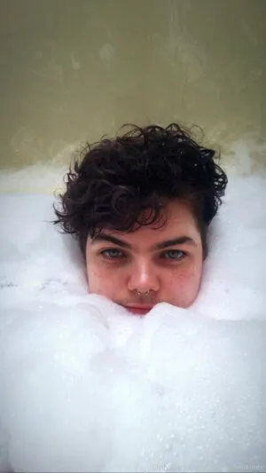 Joey Valentinee Thumbnail Picture