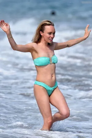 Jorgie Porter Thumbnail Picture