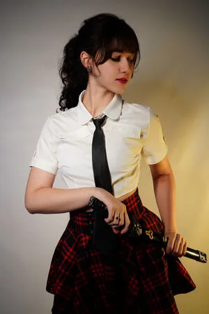 Julia Azarity Thumbnail Picture