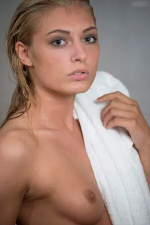 Julia Benesch OnlyFans Leaked Free Thumbnail Picture - #dkU0sEh8Mv
