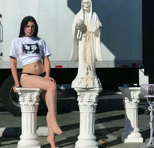 Julia Fox OnlyFans Leaked Free Thumbnail Picture - #53SN7xBVim