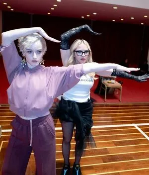 Julia Garner OnlyFans Leaked Free Thumbnail Picture - #Co398mtotM