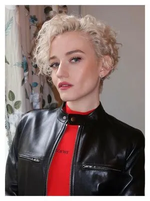 Julia Garner OnlyFans Leaked Free Thumbnail Picture - #f0vEvqtWtC