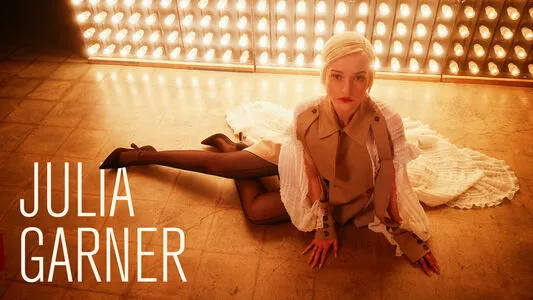 Julia Garner Thumbnail Picture