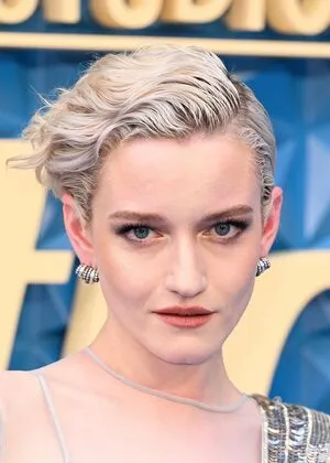 Julia Garner OnlyFans Leaked Free Thumbnail Picture - #teRiZD1BZm