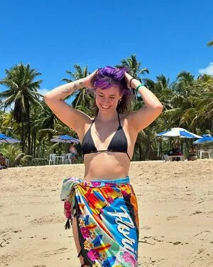 Julia K Barni Thumbnail Picture