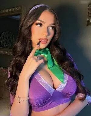 Julia Merekoulias Thumbnail Picture