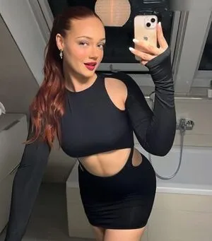 Julia Pazour Thumbnail Picture