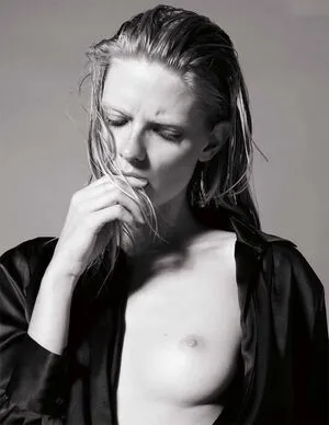 Julia Stegner Thumbnail Picture