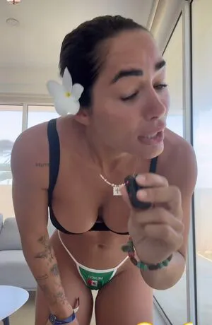 Julia Von Muhlen Profile Thumbnail