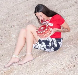 Julia Wolf Thumbnail Picture