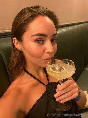 Juliaaleroy Thumbnail Picture