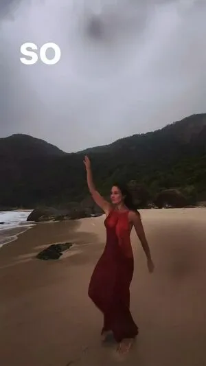 Juliana Knust Thumbnail Picture