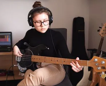Juliaplaysgroove Thumbnail Picture