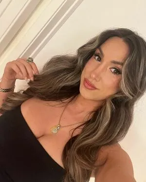 Julie Piraino Thumbnail Picture