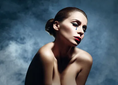 Julie Zenatti Thumbnail Picture