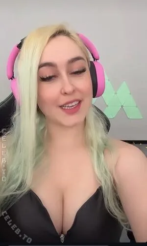 Juliversal OnlyFans Leaked Free Thumbnail Picture - #UNVqXDAayA
