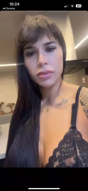 Jully Oliveira Profile Thumbnail